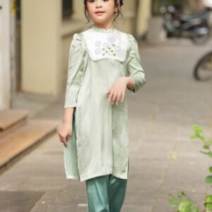 ao dai cach tan be gai thanh yen 2